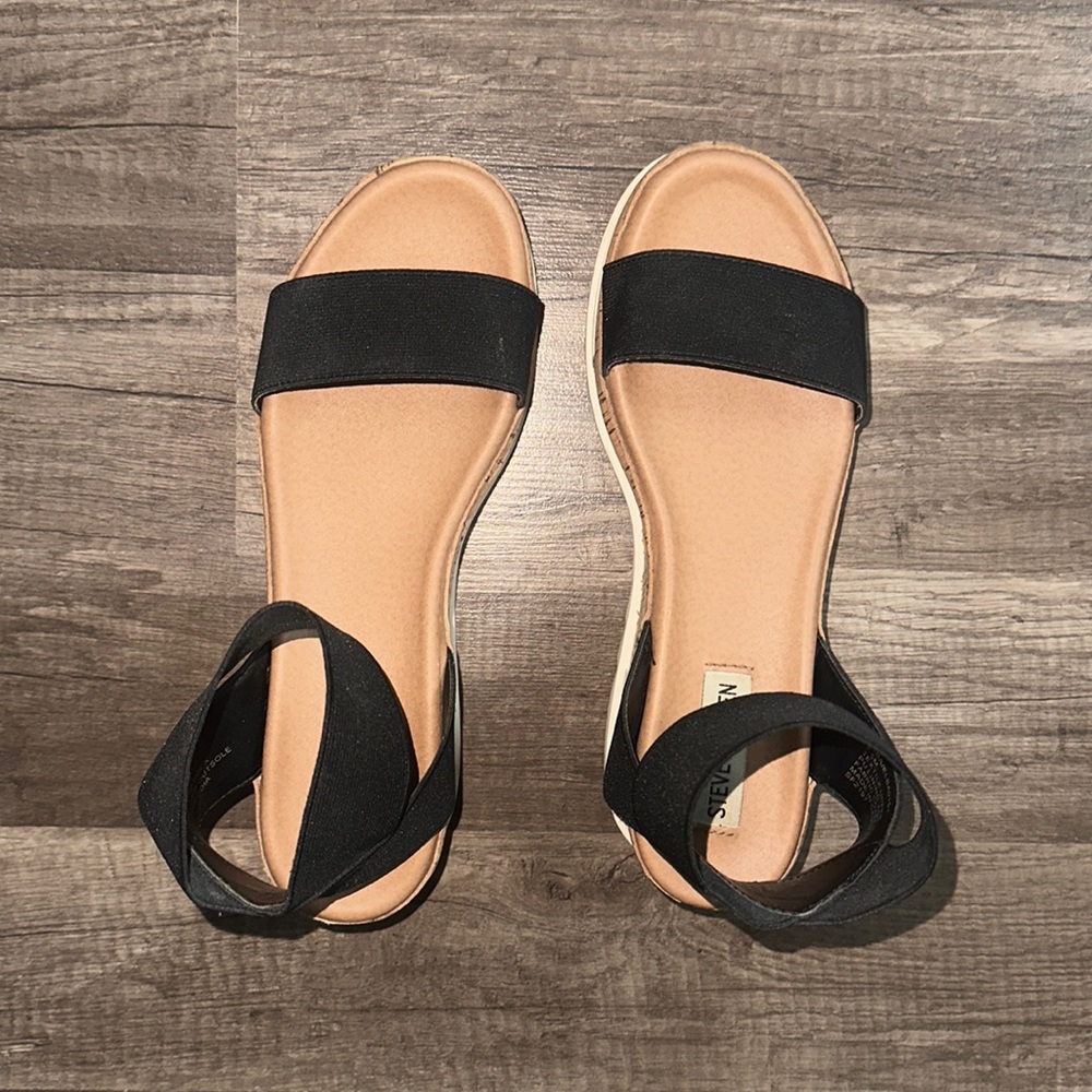 NWOT STEVE MADDEN PLATFORM SANDELS